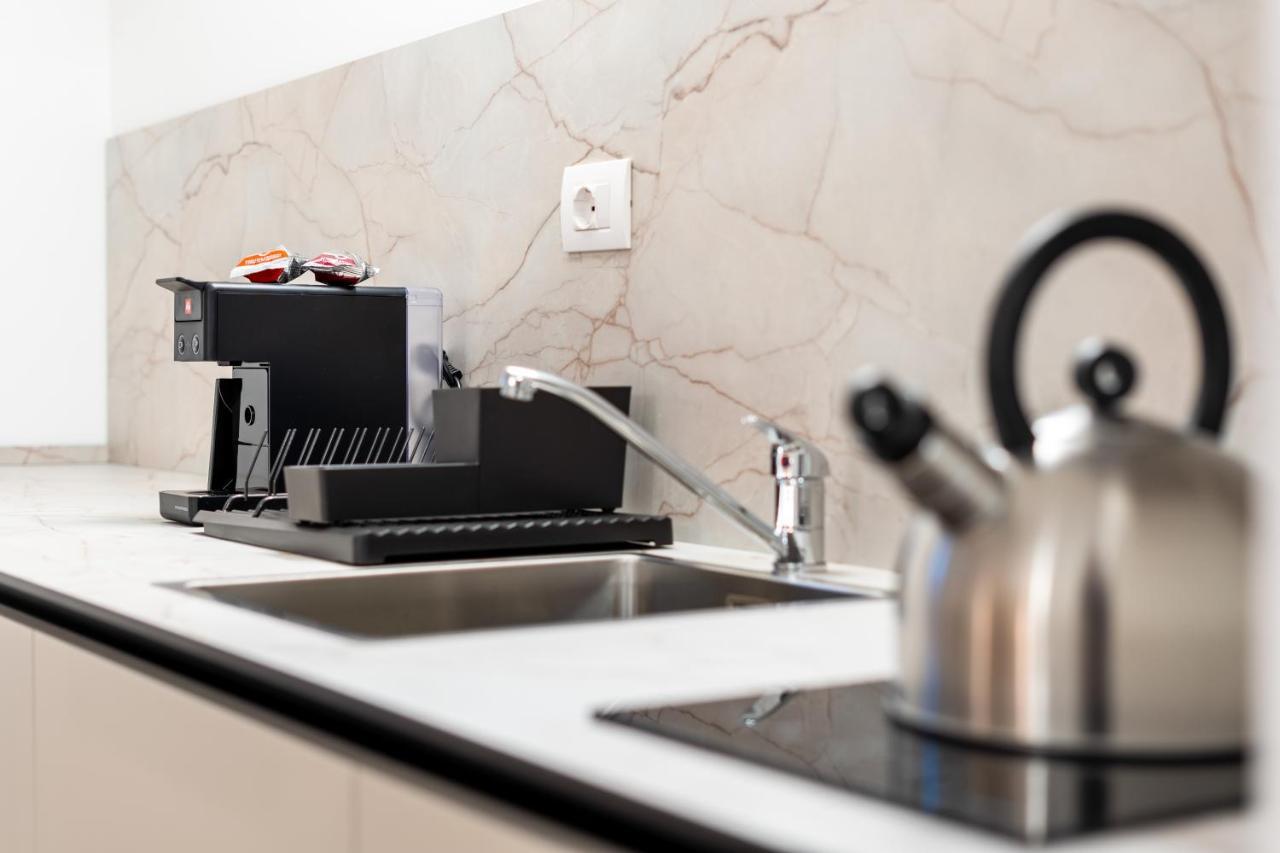 Domo Premium Apartments - Trieste Mazzini ภายนอก รูปภาพ